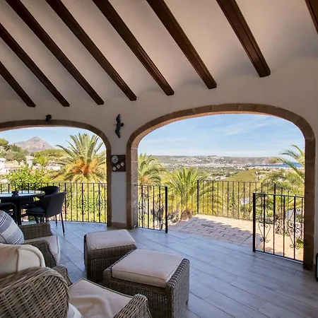 Villa Ayora *